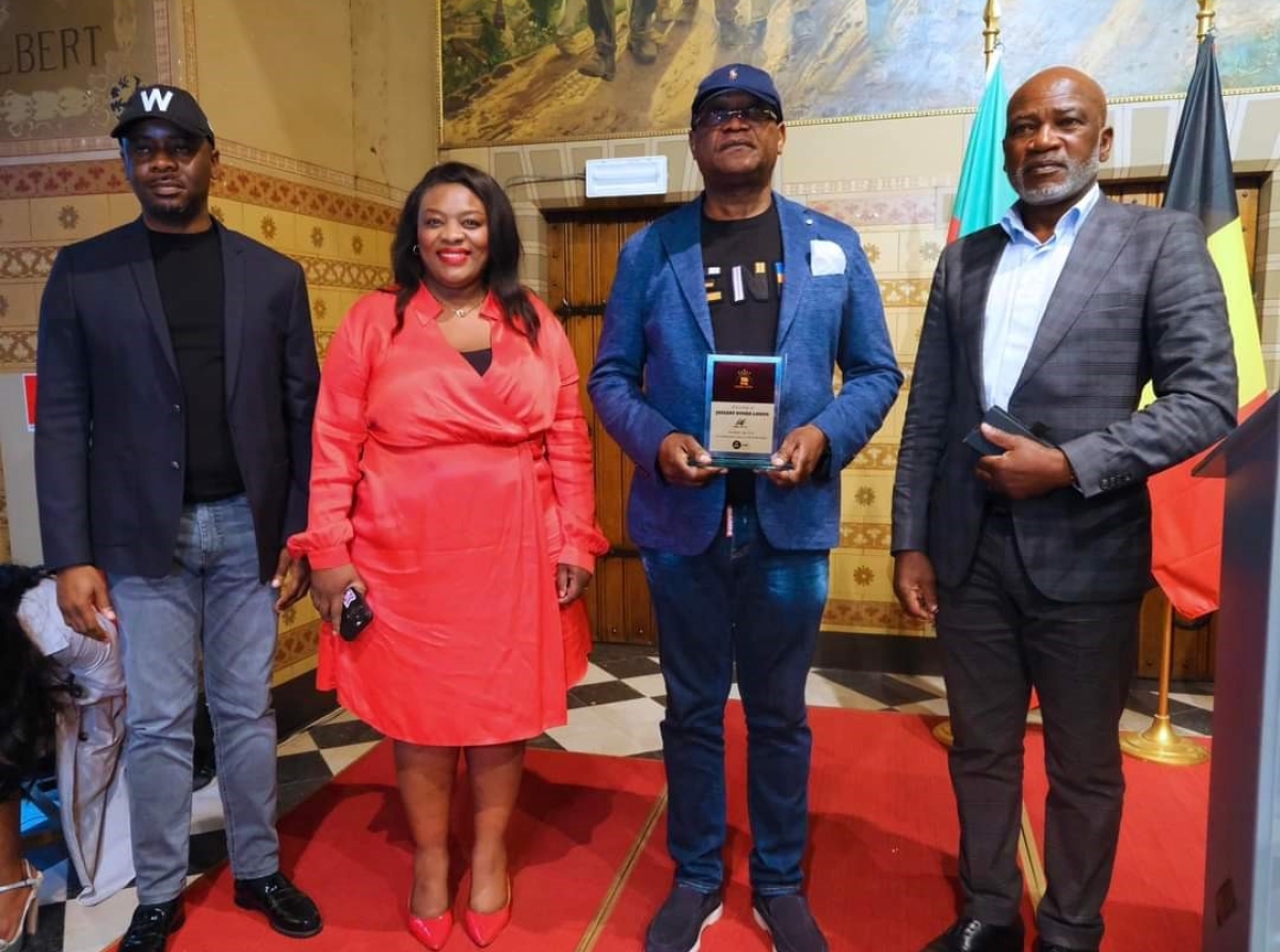 Après son brillant passage à Madeleine à Bruxelles :Le trophée ‘‘Rumba Prize’’ décerné à Nyoka Longo pour sa longévité sur la scène musicale